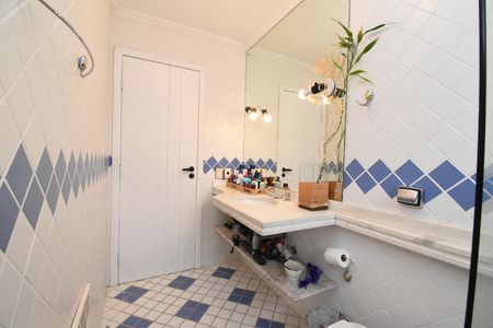 Casa à venda com 415m², 3 quartos e 4 vagasBanheiro da Suíte 2