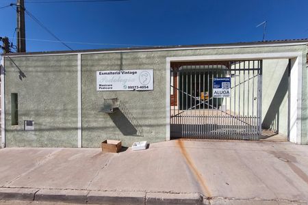 Casa para alugar com 98m², 2 quartos e 1 vaga Casa para alugar com 98m², 2 quartos e 1 vagaFachada