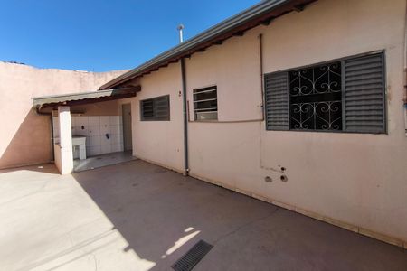 Casa para alugar com 98m², 2 quartos e 1 vaga Casa para alugar com 98m², 2 quartos e 1 vagaQuintal - Fundos