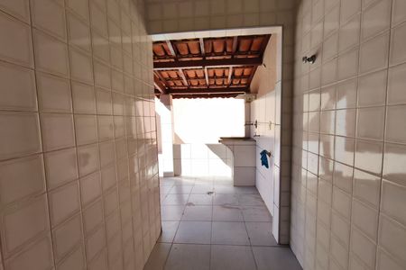 Casa para alugar com 98m², 2 quartos e 1 vaga Casa para alugar com 98m², 2 quartos e 1 vagaCorredor