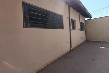 Casa para alugar com 98m², 2 quartos e 1 vaga Casa para alugar com 98m², 2 quartos e 1 vagaQuintal - Fundos