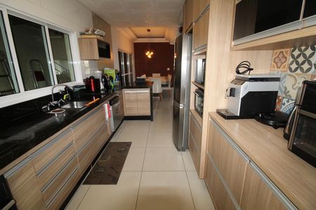 Casa de condomínio para alugar com 285m², 3 quartos e 4 vagasCozinha
