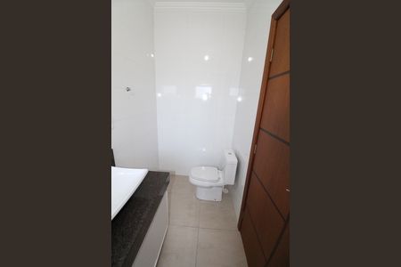 Casa de condomínio para alugar com 285m², 3 quartos e 4 vagasBanheiro da Suíte 2