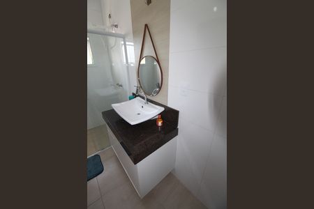 Casa de condomínio para alugar com 285m², 3 quartos e 4 vagasBanheiro da Suíte 2