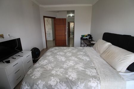 Casa de condomínio para alugar com 285m², 3 quartos e 4 vagasSuíte 1
