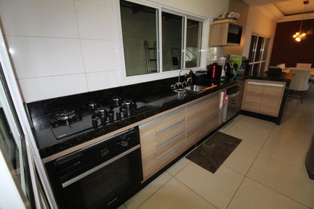 Casa de condomínio para alugar com 285m², 3 quartos e 4 vagasCozinha