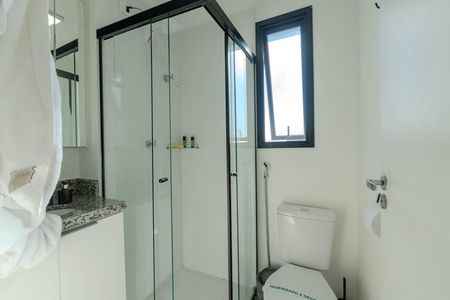 Banheiro de kitnet/studio para alugar com 1 quarto, 29m² em Bela Vista, São Paulo