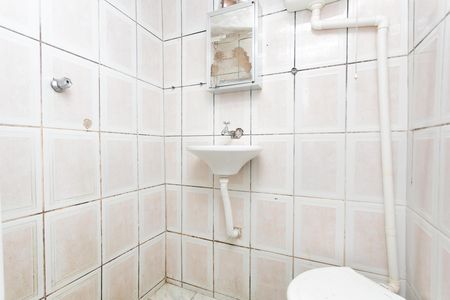 Casa para alugar com 48m², 2 quartos e sem vaga Casa para alugar com 48m², 2 quartos e sem vagaBanheiro