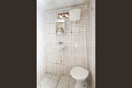 Banheiro  de casa para alugar com 2 quartos, 48m² em Jardim Cleide, São Paulo