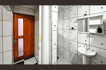 Casa para alugar com 46m², 2 quartos e 1 vaga Casa para alugar com 46m², 2 quartos e 1 vagaBanheiro