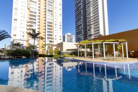 Apartamento à venda com 119m², 3 quartos e 2 vagas Apartamento à venda com 119m², 3 quartos e 2 vagasÁrea comum - Piscina