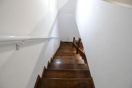 Casa para alugar com 250m², 3 quartos e 2 vagas Casa para alugar com 250m², 3 quartos e 2 vagasEscada