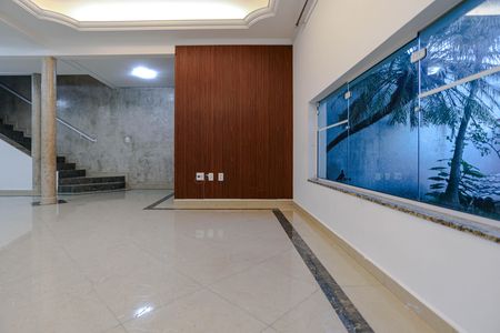 Casa para alugar com 250m², 3 quartos e 2 vagas Casa para alugar com 250m², 3 quartos e 2 vagasSala