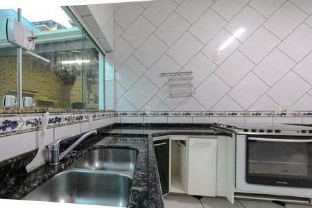 Casa para alugar com 250m², 3 quartos e 2 vagas Casa para alugar com 250m², 3 quartos e 2 vagasCozinha