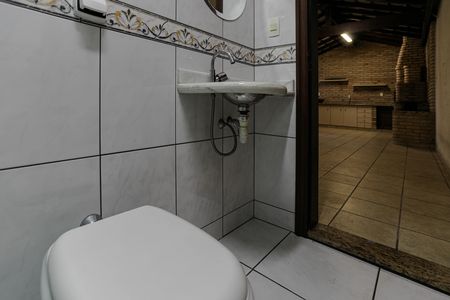 Casa para alugar com 250m², 3 quartos e 2 vagas Casa para alugar com 250m², 3 quartos e 2 vagasBanheiro