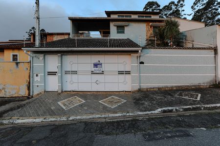 Casa para alugar com 250m², 3 quartos e 2 vagas Casa para alugar com 250m², 3 quartos e 2 vagasFachada