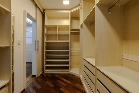 Casa para alugar com 250m², 3 quartos e 2 vagas Casa para alugar com 250m², 3 quartos e 2 vagasCloset - Quarto 3 - Suíte