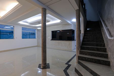 Casa para alugar com 250m², 3 quartos e 2 vagas Casa para alugar com 250m², 3 quartos e 2 vagasSala