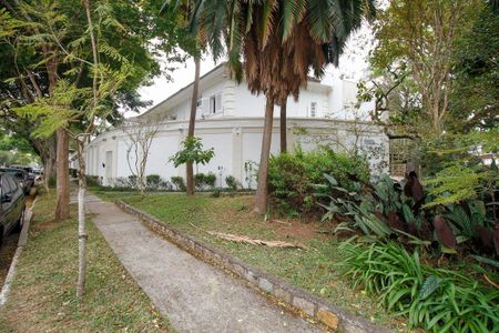 Casa para alugar com 600m², 4 quartos e 4 vagas Casa para alugar com 600m², 4 quartos e 4 vagasFachada da Casa