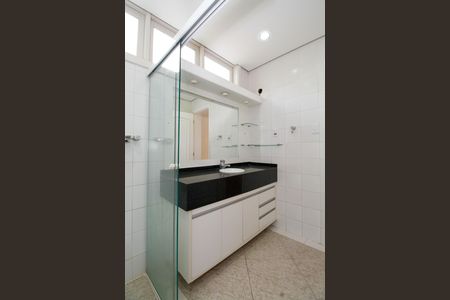 Casa para alugar com 600m², 4 quartos e 4 vagas Casa para alugar com 600m², 4 quartos e 4 vagasBanheiro da Suíte 2