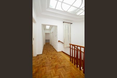 Casa para alugar com 600m², 4 quartos e 4 vagas Casa para alugar com 600m², 4 quartos e 4 vagasCorredor