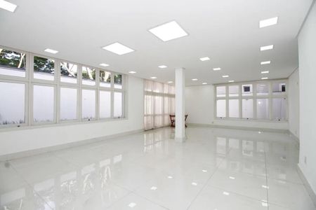 Casa para alugar com 600m², 4 quartos e 4 vagas Casa para alugar com 600m², 4 quartos e 4 vagasHall de Entrada