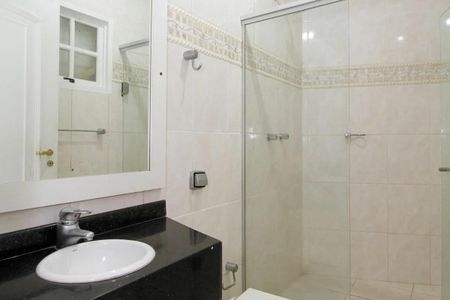 Casa para alugar com 600m², 4 quartos e 4 vagas Casa para alugar com 600m², 4 quartos e 4 vagasBanheiro 1