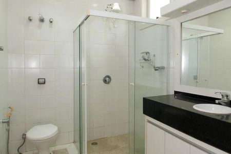 Casa para alugar com 600m², 4 quartos e 4 vagas Casa para alugar com 600m², 4 quartos e 4 vagasBanheiro 1