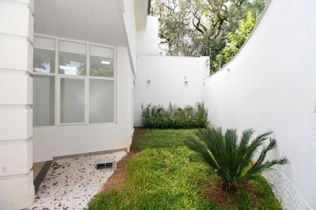 Casa para alugar com 600m², 4 quartos e 4 vagas Casa para alugar com 600m², 4 quartos e 4 vagasQuintal