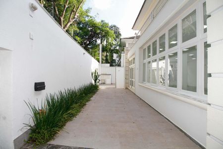 Casa para alugar com 600m², 4 quartos e 4 vagas Casa para alugar com 600m², 4 quartos e 4 vagasEntrada da Casa