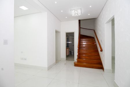 Casa para alugar com 600m², 4 quartos e 4 vagas Casa para alugar com 600m², 4 quartos e 4 vagasCorredor