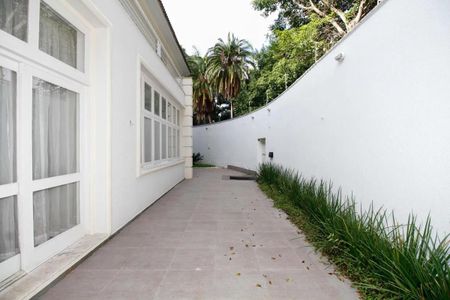 Casa para alugar com 600m², 4 quartos e 4 vagas Casa para alugar com 600m², 4 quartos e 4 vagasQuintal