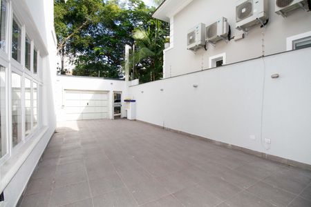 Casa para alugar com 600m², 4 quartos e 4 vagas Casa para alugar com 600m², 4 quartos e 4 vagasGaragem (8 vagas)