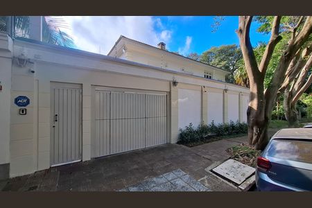 Casa para alugar com 600m², 4 quartos e 4 vagas Casa para alugar com 600m², 4 quartos e 4 vagasFachada da Casa