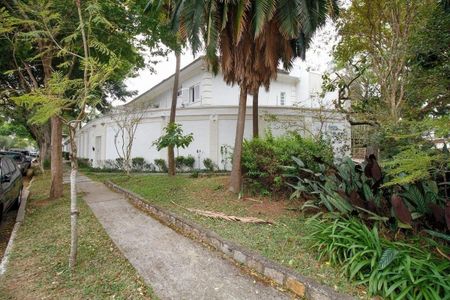 Casa para alugar com 600m², 4 quartos e 4 vagas Casa para alugar com 600m², 4 quartos e 4 vagasQuintal