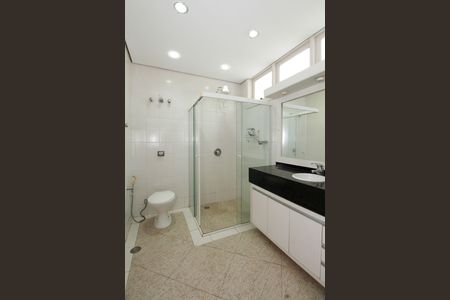 Casa para alugar com 600m², 4 quartos e 4 vagas Casa para alugar com 600m², 4 quartos e 4 vagasBanheiro da Suíte 2
