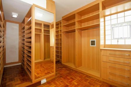 Casa para alugar com 600m², 4 quartos e 4 vagas Casa para alugar com 600m², 4 quartos e 4 vagasQuarto