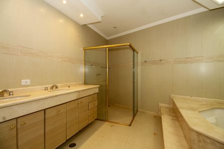Casa para alugar com 600m², 4 quartos e 4 vagas Casa para alugar com 600m², 4 quartos e 4 vagasBanheiro da Suíte 4