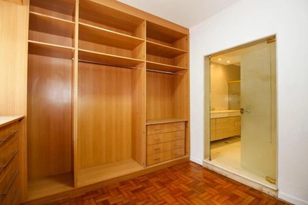 Casa para alugar com 600m², 4 quartos e 4 vagas Casa para alugar com 600m², 4 quartos e 4 vagasQuarto