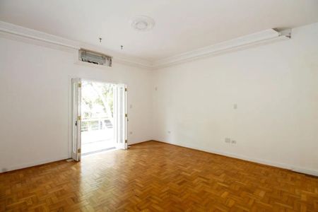 Casa para alugar com 600m², 4 quartos e 4 vagas Casa para alugar com 600m², 4 quartos e 4 vagasSala