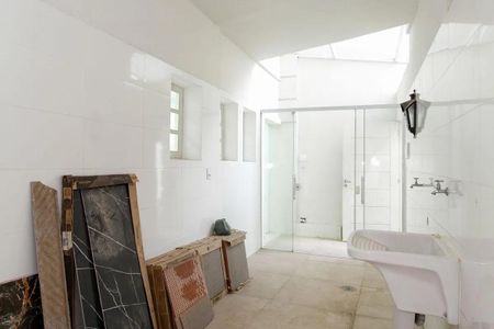 Casa para alugar com 600m², 4 quartos e 4 vagas Casa para alugar com 600m², 4 quartos e 4 vagasBanheiro 1