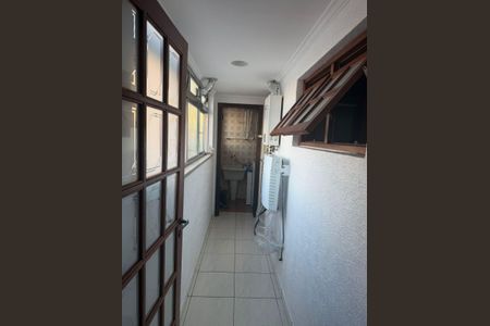 Apartamento à venda com 100m², 2 quartos e 2 vagasÁrea de serviço