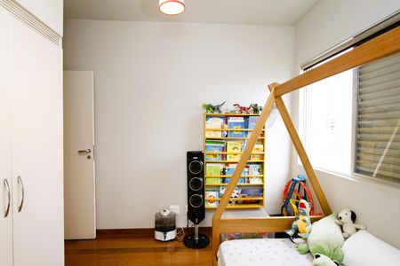 Apartamento à venda com 95m², 3 quartos e 2 vagasQuarto 2