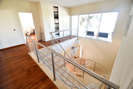 Casa de condomínio para alugar com 380m², 4 quartos e sem vagaHall
