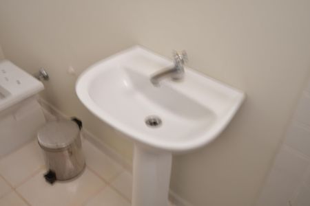 Casa de condomínio para alugar com 380m², 4 quartos e sem vagaBanheiro de serviço