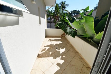 Casa de condomínio para alugar com 380m², 4 quartos e sem vagaQuarto 2 - Suíte Sacada