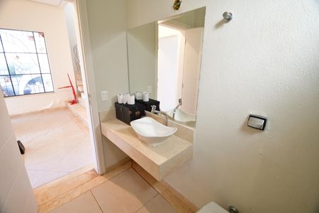Casa de condomínio para alugar com 380m², 4 quartos e sem vagaLavabo