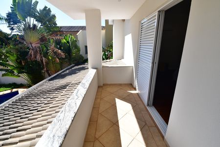 Casa de condomínio para alugar com 380m², 4 quartos e sem vaga Quarto 3 - Suíte Sacada