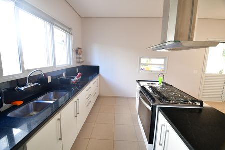 Casa de condomínio para alugar com 380m², 4 quartos e sem vagaCozinha