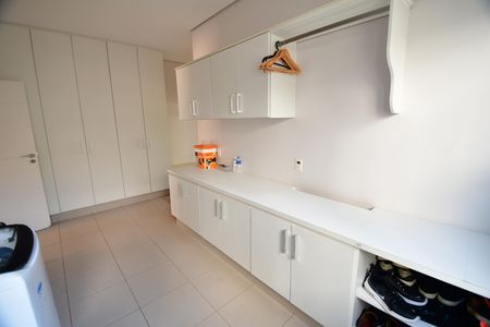 Casa de condomínio para alugar com 380m², 4 quartos e sem vagaÁrea de Serviço